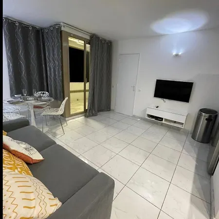 Graziella Juan Les Pins Centre アンティーブ